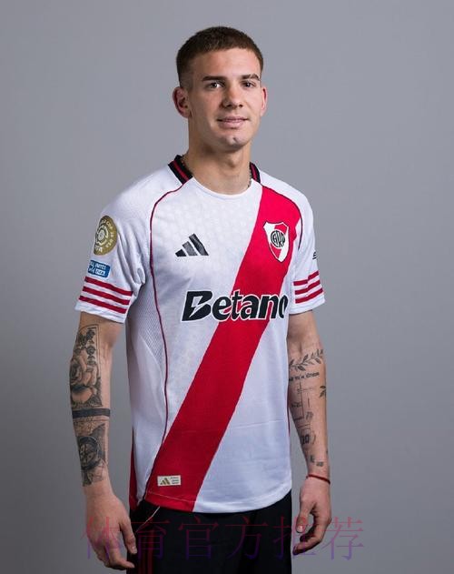 记者:姆巴佩右脚踝轻微扭伤 马斯坦托诺肌肉疲劳 记者:姆巴佩右脚踝轻微扭伤 马斯坦托诺肌肉疲劳